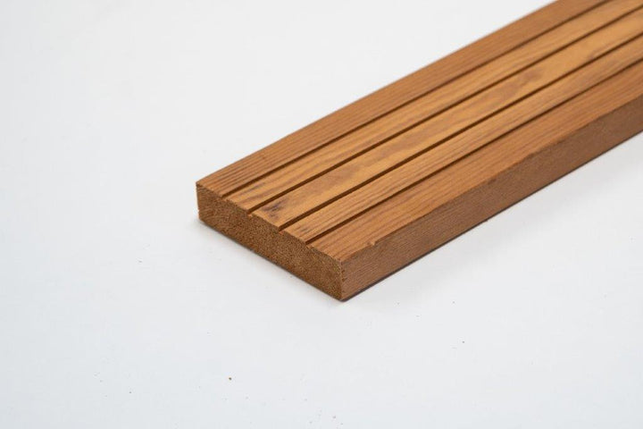 Deck de Pinho Silvestre TMI  26X115X800-2400mm, Standard, Ranhurado, Fixação Visível, Preço ao m2