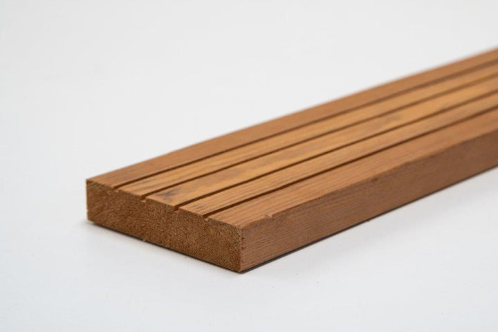 Deck de Pinho Silvestre TMI  26X115X800-2400mm, Standard, Ranhurado, Fixação Visível, Preço ao m2