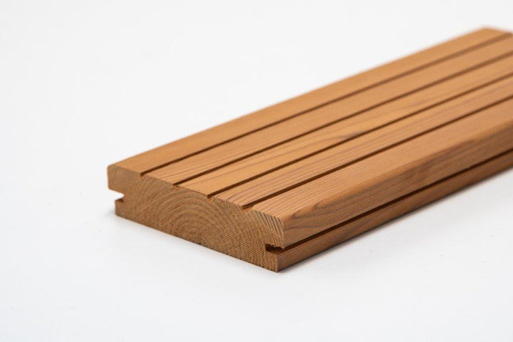 Deck de Pinho Silvestre TMI  26X135X800-2400mm, Standard, Ranhurado, Fixação Semi-oculta, Preço ao m2